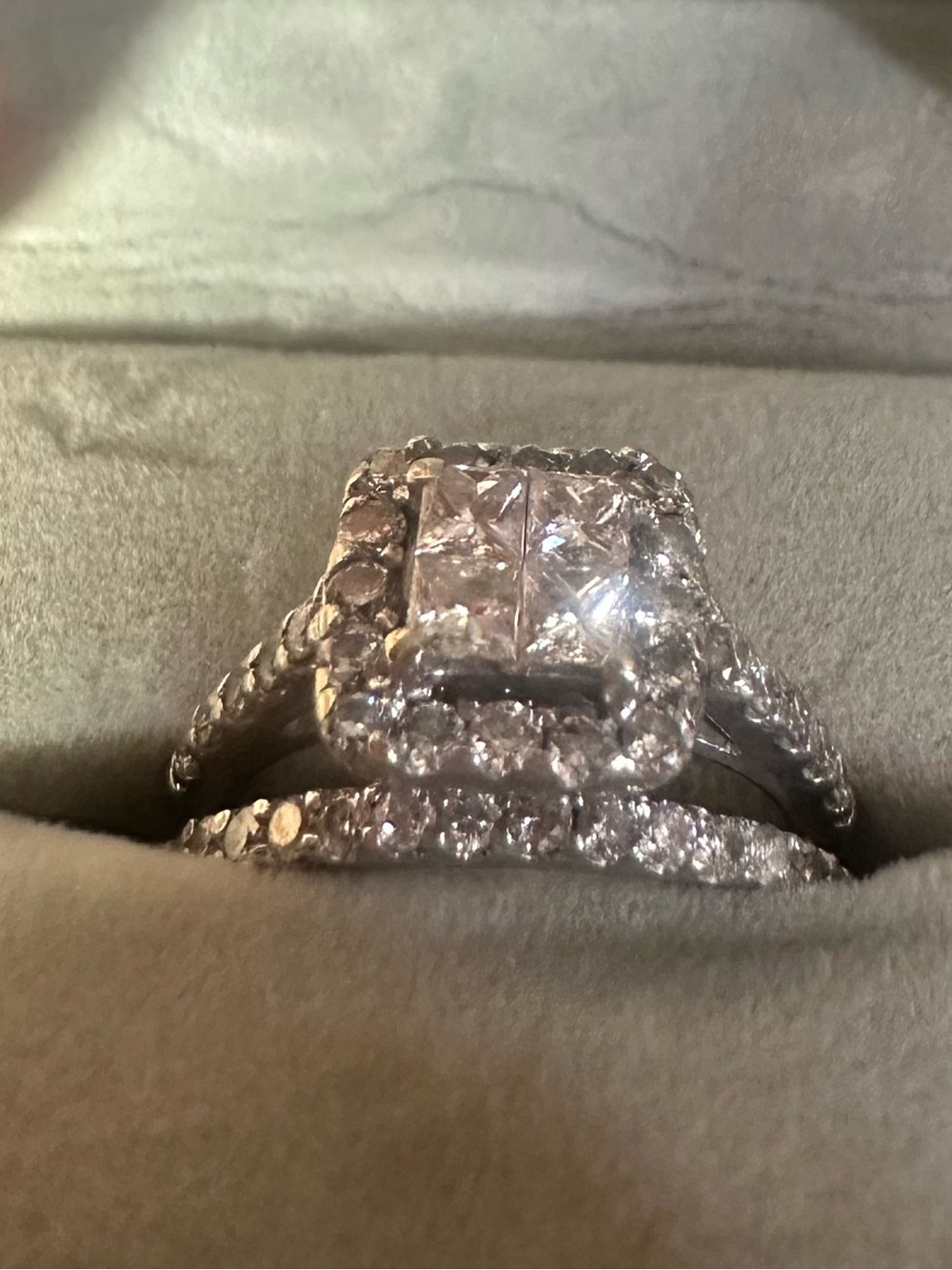 Jared’s 14Kt white Gold Engagement Ring and wedding band 1.5 Carat total s 5.5.